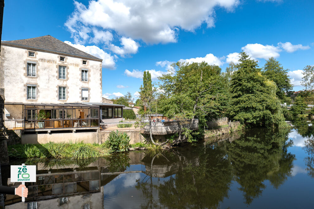 à vendre  Propriété/château Saint-Laurent-sur-Sèvre (85290)