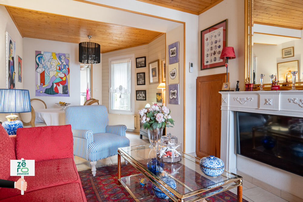Charme et Emplacement Premium : Maison de Ville au Coeur de Croix-de-Vie