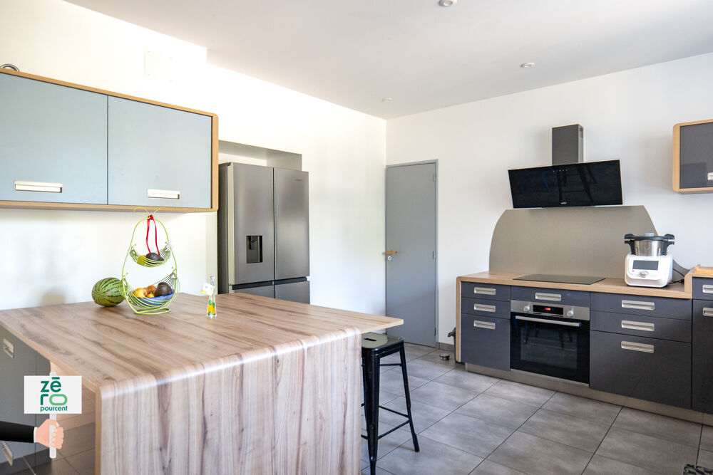 à vendre  Propriété/château Saint-Laurent-sur-Sèvre (85290)