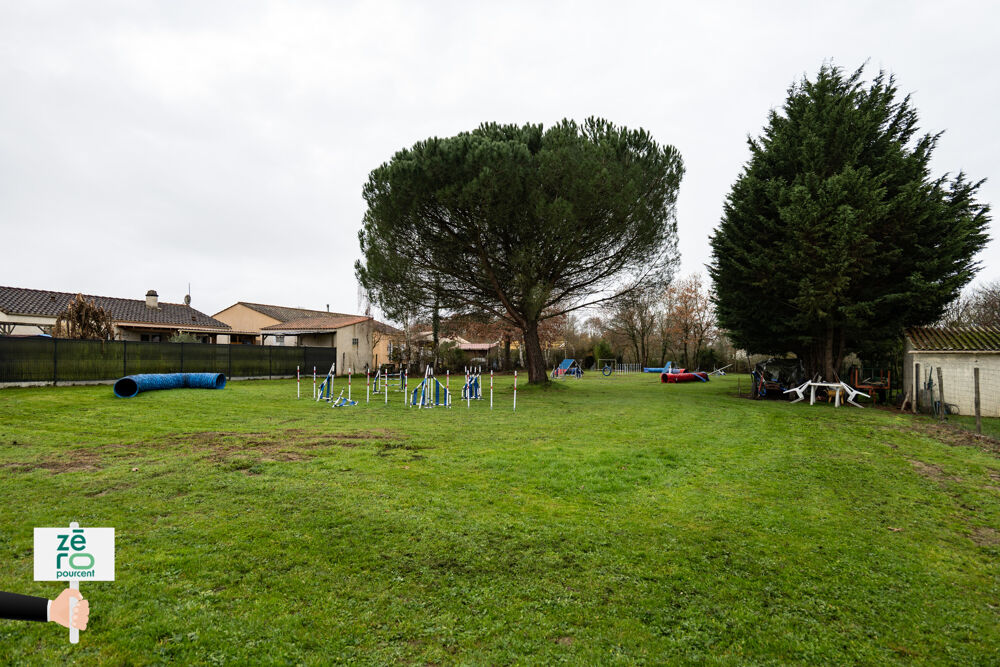 Vente Terrain Terrain à bâtir 2 480 m2   Centre-bourg des Moutiers-sur-le-Lay   Opportunité rare ! Moutiers sur le lay