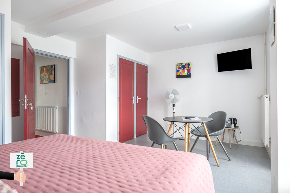 à vendre  Propriété/château Saint-Laurent-sur-Sèvre (85290)