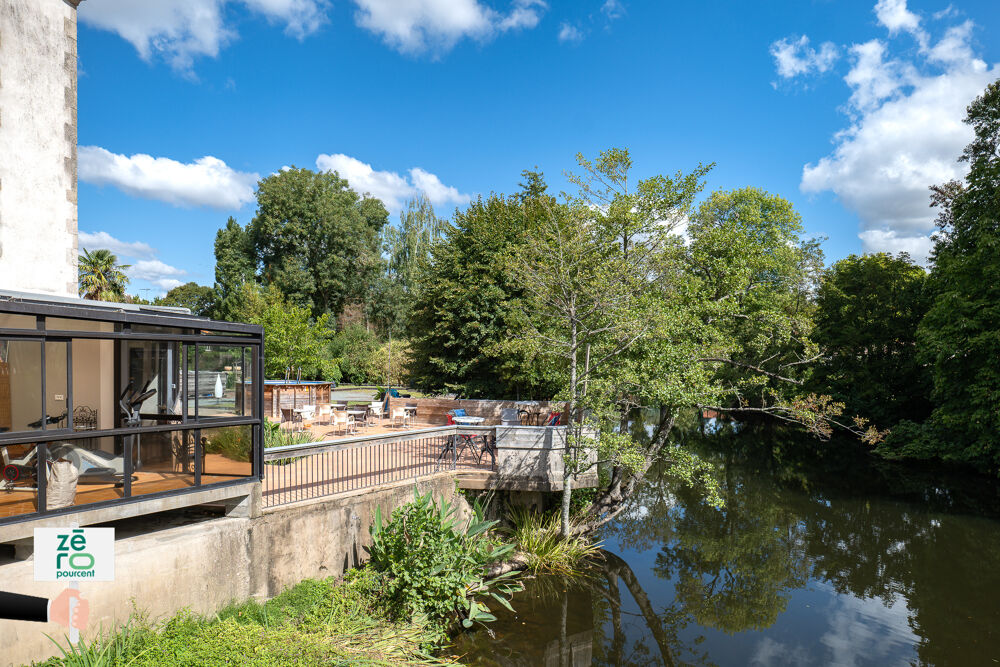 à vendre  Propriété/château Saint-Laurent-sur-Sèvre (85290)