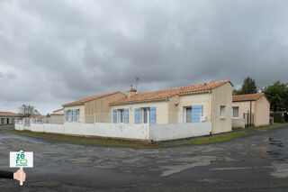 Vente Maison Maison récente à vendre à Saint-Valérien   3 chambres, garage de 27 m2, terrasse et terrain clôturé St valerien