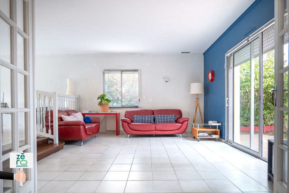 Vente Maison Maison d'architecte avec piscine à Avrillé   124 m2 habitables, sous-sol intégral et parc arboré de plus de 2 Avrille