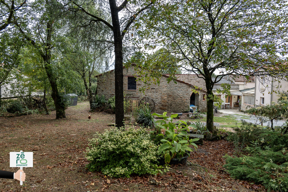 Vente Maison Maison de charme en pierre à vendre à Saint-Étienne-du-Bois, proche Legé   174 m2 habitables St etienne du bois