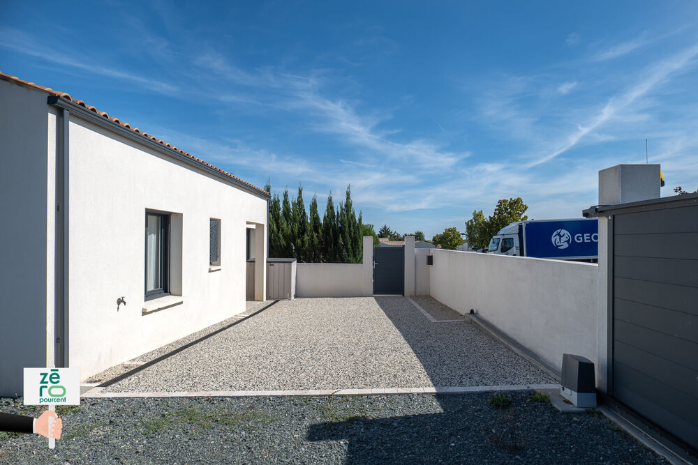 Maison récente de plain-pied à Chaillé-les-Marais 4 chambres, suite parentale, garage-atelier et terrain con