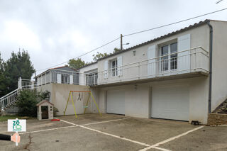 Vente Maison CHAILLÉ-LES-MARAIS   MAISON TRADITIONNELLE 4 CHAMBRES AVEC PISCINE, DOUBLE GARAGE ET DÉPENDANCES   PROCHE LUÇO Chaille les marais