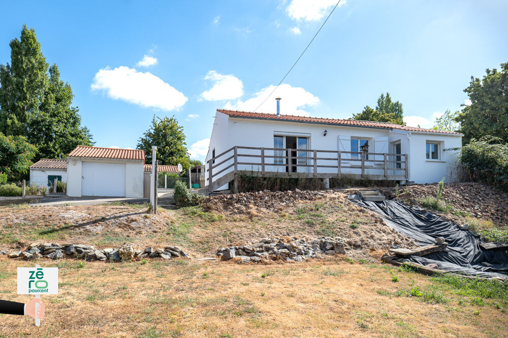 Maison familiale de plain-pied de 116 m2 avec garage sur 620 m2 de terrain Commequiers