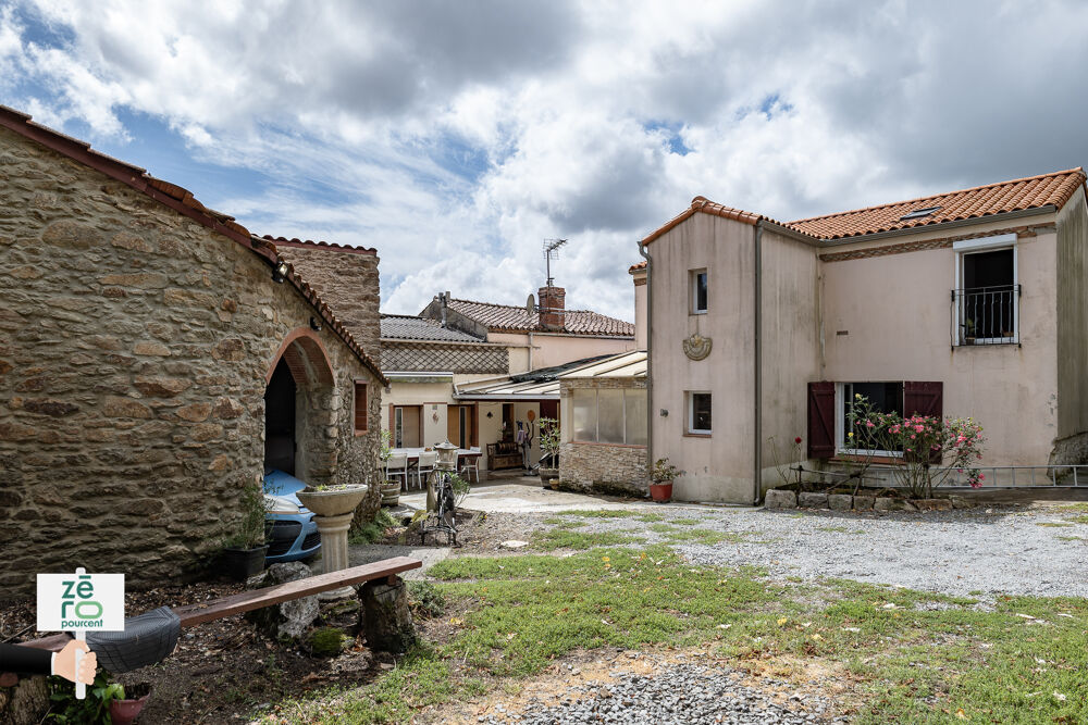 Vente Maison Maison de charme en pierre à vendre à Saint-Étienne-du-Bois, proche Legé   174 m2 habitables St etienne du bois