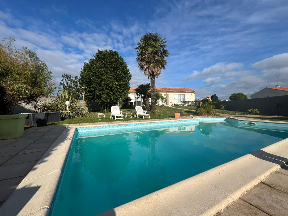 Vente Maison Maison à vendre Les Magnils-Reigniers (85400)   Proche Luçon   3 chambres   Sous-sol total   Piscine   Terrain Les magnils reigniers
