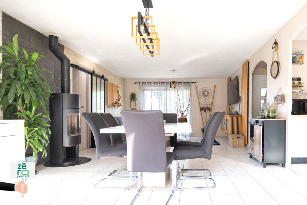 Vente Maison Maison familiale avec piscine sur près de 2 000 m2 à La Bretonnière-la-Claye La bretonniere la claye