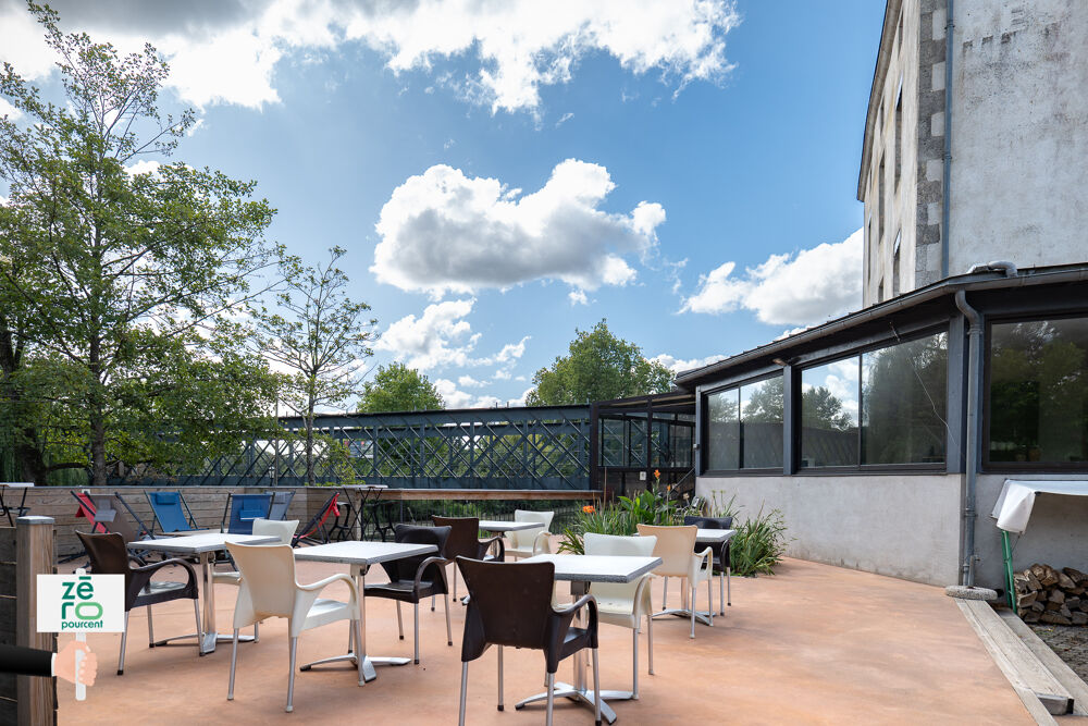 à vendre  Propriété/château Saint-Laurent-sur-Sèvre (85290)