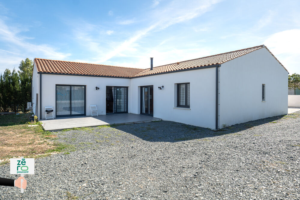 Maison récente de plain-pied à Chaillé-les-Marais 4 chambres, suite parentale, garage-atelier et terrain con