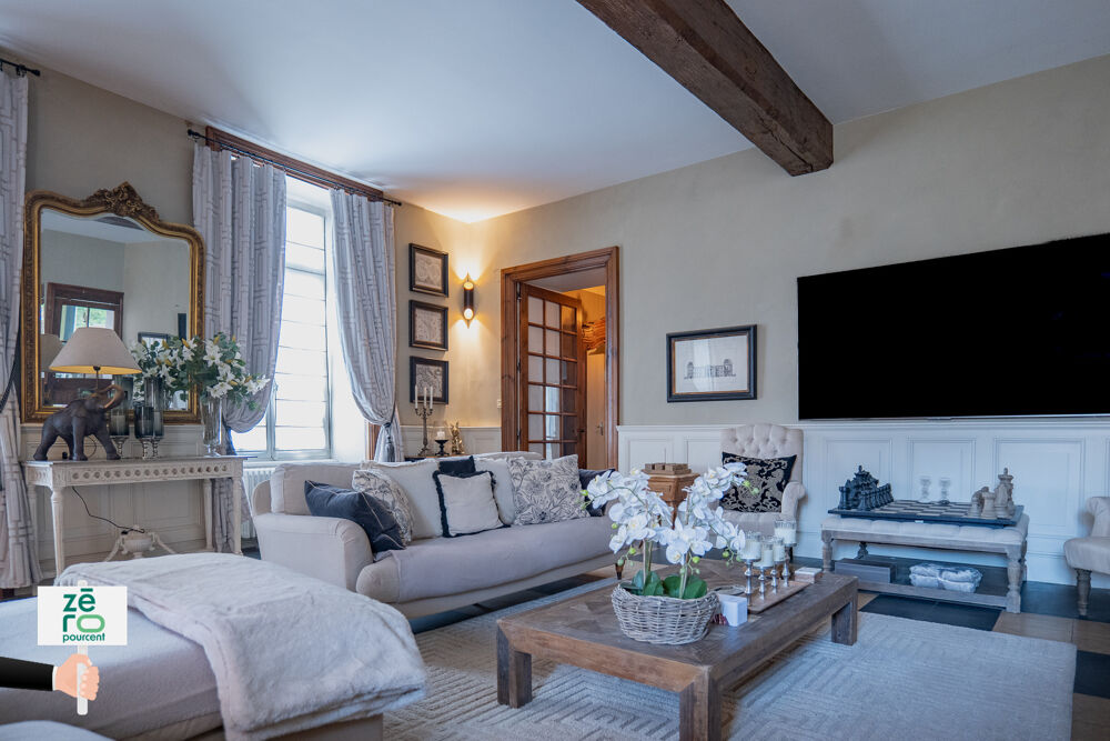 Hôtel particulier dexception au coeur de Luçon Demeure de prestige du XIIIe siècle avec piscine, garage et t
