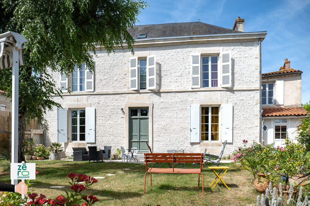 Vente Maison Maison de Maître Bourgeoise en Pierre   Centre-ville de Luçon   4 Chambres   Jardin Clos   Dépendances   Garag Lucon