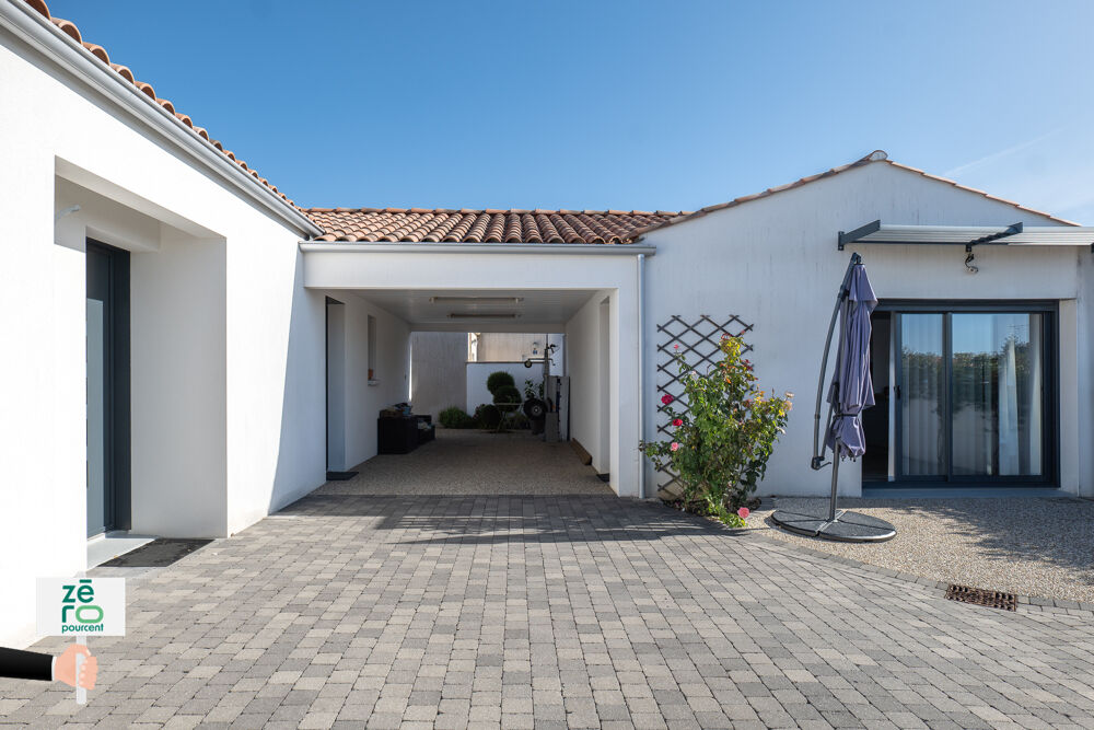 Ensemble immobilier récent de plain-pied à Saint-Michel-en-lHerm Maison de 110 m2 et logement indépendant