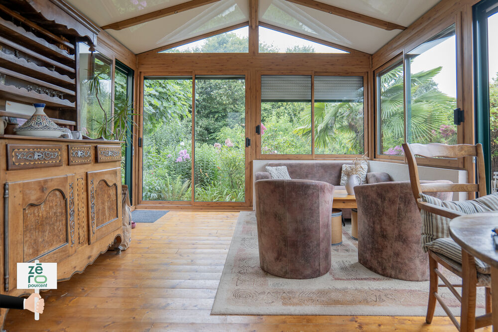 Maison familiale en pierre avec 4 chambres, bureau, garage et potentiel locatif à La Chaize-le-Vicomte