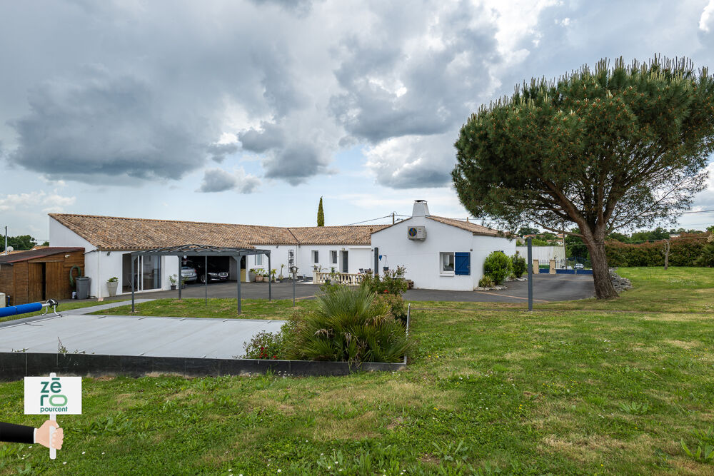 À vendre Maison familiale avec piscine chauffée au Champ-Saint-Père (Vendée 85)