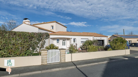   Grande maison familiale � Landevieille - Piscine chauff�e � Moins de 15 min des plages Maison - 5 pi�ce(s) - 160 m�