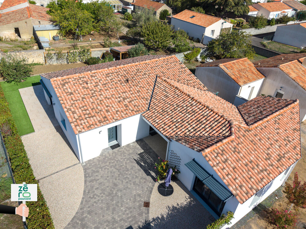Ensemble immobilier récent de plain-pied à Saint-Michel-en-lHerm Maison de 110 m2 et logement indépendant