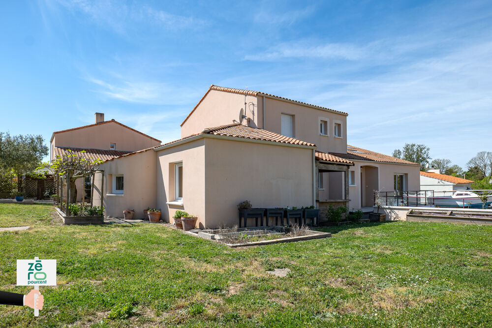 Ensemble immobilier dexception à Saint-Vincent-sur-Jard Maison + 2 logements ,Proche mer
