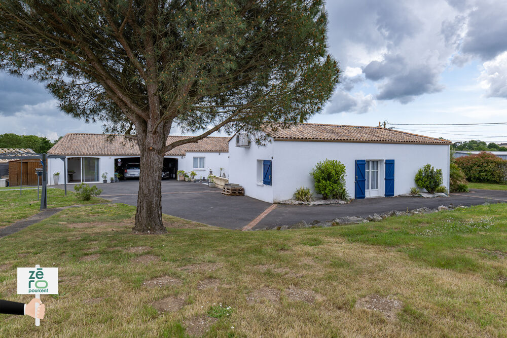 À vendre Maison familiale avec piscine chauffée au Champ-Saint-Père (Vendée 85)