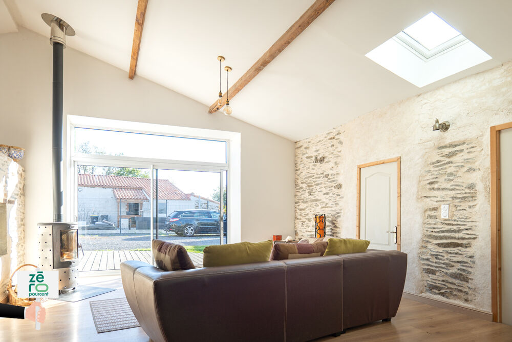 Vente Maison Le charme de l'ancien, le confort d'une rénovation récente et un cadre de vie privilégié à proximité du lac du La chapelle hermier