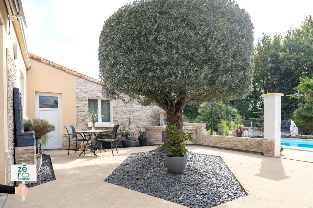 Vente Maison Maison familiale avec piscine sur près de 2 000 m2 à La Bretonnière-la-Claye La bretonniere la claye