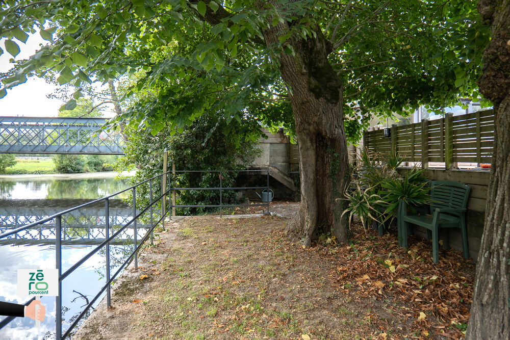 à vendre  Propriété/château Saint-Laurent-sur-Sèvre (85290)