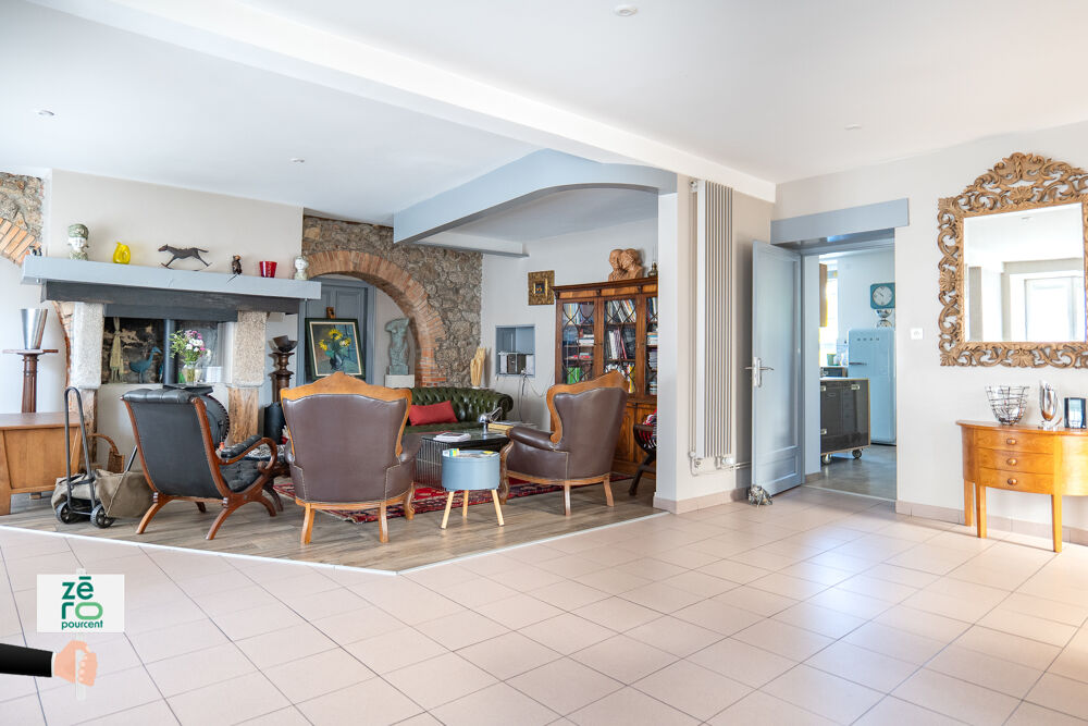 à vendre  Propriété/château Saint-Laurent-sur-Sèvre (85290)