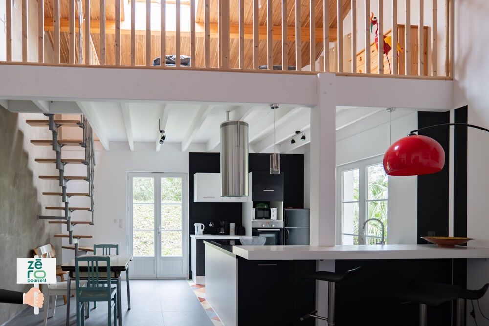 Ensemble immobilier au coeur des pins à 15 min à pied de la plage de La Terrière