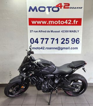 YAMAHA 2024 occasion 42300 Mably