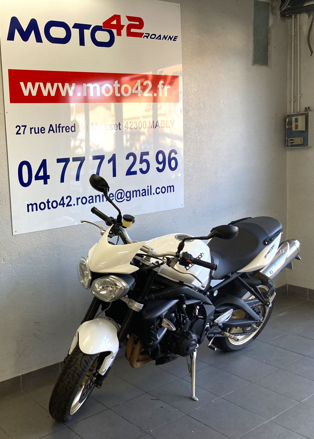 TRIUMPH 2011 occasion 42300 Mably