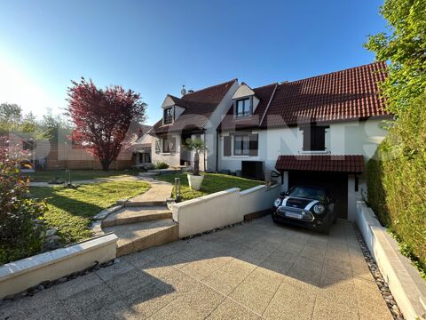   Maison d'exception � Cr�cy-la-Chapelle - Piscine chauff�e, suite parentale ind�pendante, emplacement id�al ! Maison - 6 pi�ce(s) - 219 m�