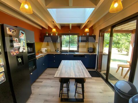   Trs belle maison familiale de 160 m sur terrain arbor de 3 400 m Maison - 6 pice(s) - 160 m