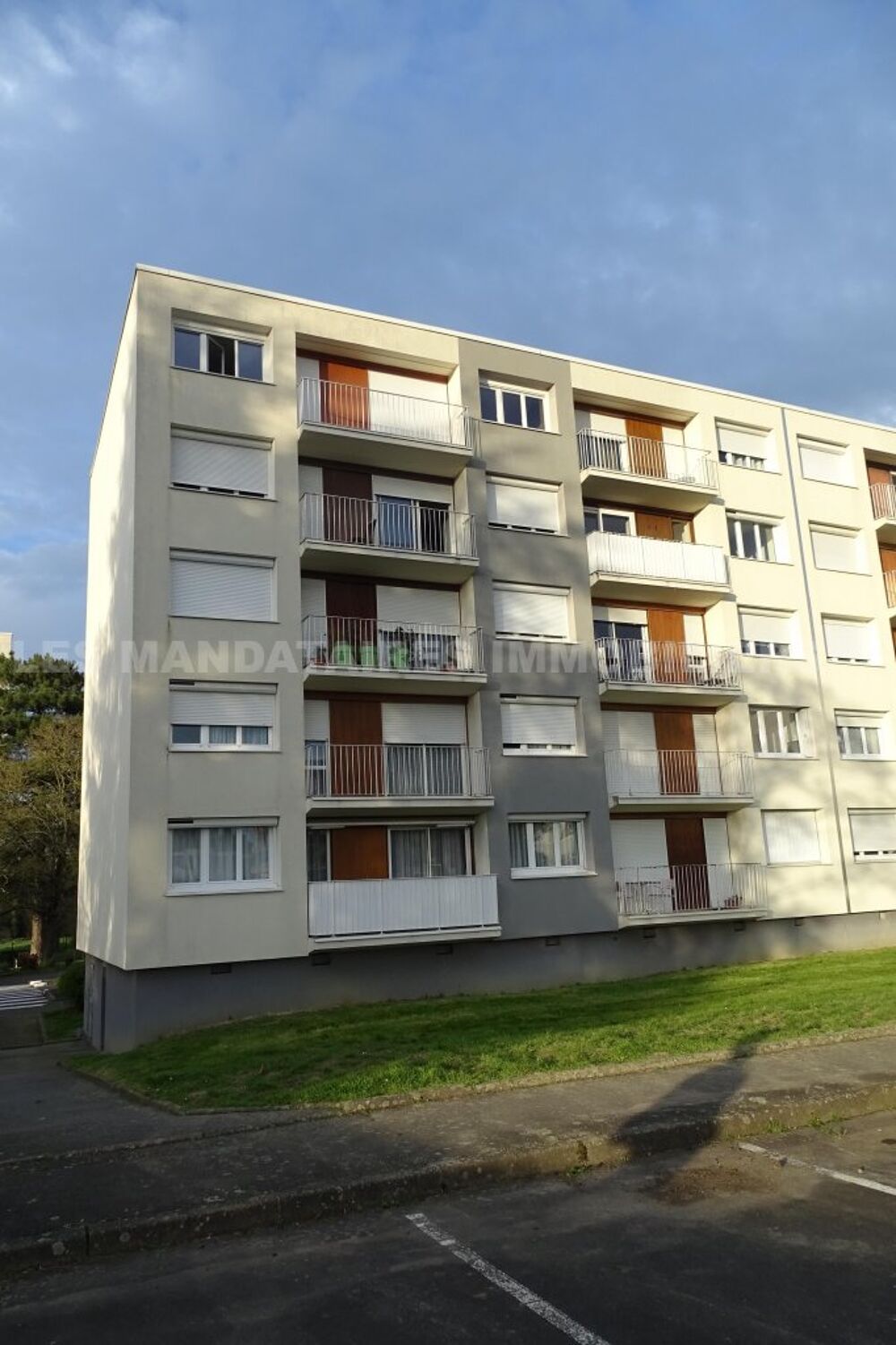 Vente Appartement Appartement sur Laval de 77 m avec balcon de 5 m et cave de 13 m Laval
