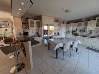  Maison  vendre 6 pices 176 m