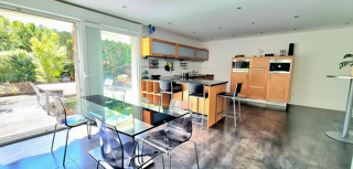  Maison  vendre 8 pices 222 m