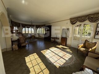  Maison  vendre 8 pices 300 m