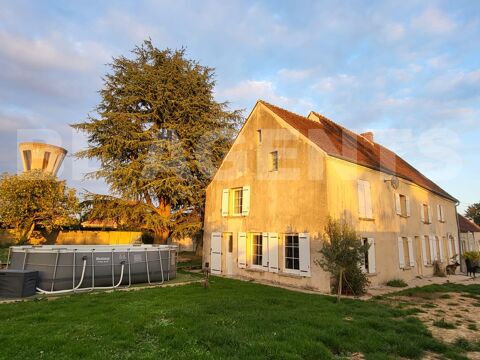   Maison Familiale de 307 m habitables sur 1 797 m de terrain - En cours de rnovation - Fort potentiel - Proche Coulommiers !! Maison - 14 pice(s) - 308 m
