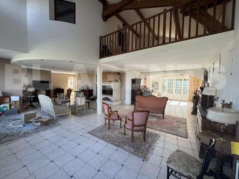   Rare sur le secteur - Maison familiale de 300 m� avec piscine et jardin paysager � Saint-Jean-les-Deux-Jumeaux Maison - 8 pi�ce(s) - 300 m�