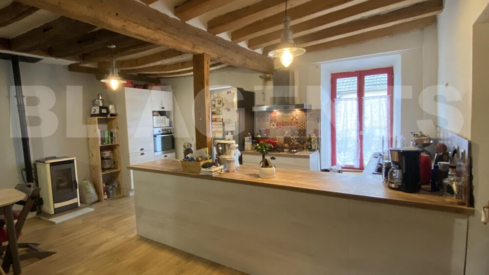 Vente Maison Maison ancienne atypique en coeur de village Le gue-de-longroi
