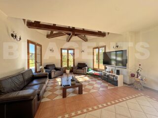  Maison  vendre 8 pices 243 m