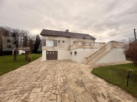   Maison traditionnelle env. 160 m� - Piscine - Terrain 2 400 m� - Sous-sol - 2 garages Maison - 7 pi�ce(s) - 160 m�