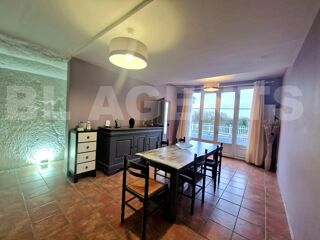  Maison  vendre 8 pices 220 m