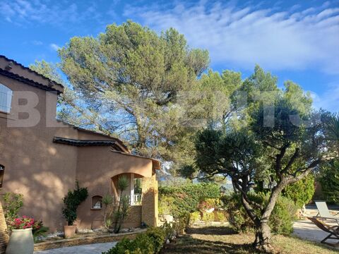   Exclusivit Maison sur la Destrousse 7 pices, 230 m + terrain de 3900 m avec piscine et dpendance Maison - 7 pice(s) - 230 m