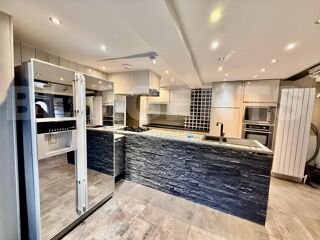  Maison  vendre 8 pices 225 m