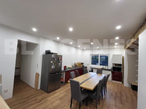   Maison Familiale de 307 m� habitables sur 1 797 m� de terrain - En cours de r�novation - Fort potentiel - Proche Coulommiers !! Maison - 14 pi�ce(s) - 308 m�