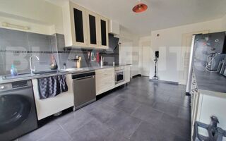  Maison  vendre 6 pices 161 m