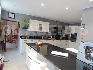  Maison � vendre 10 pi�ces 327 m�